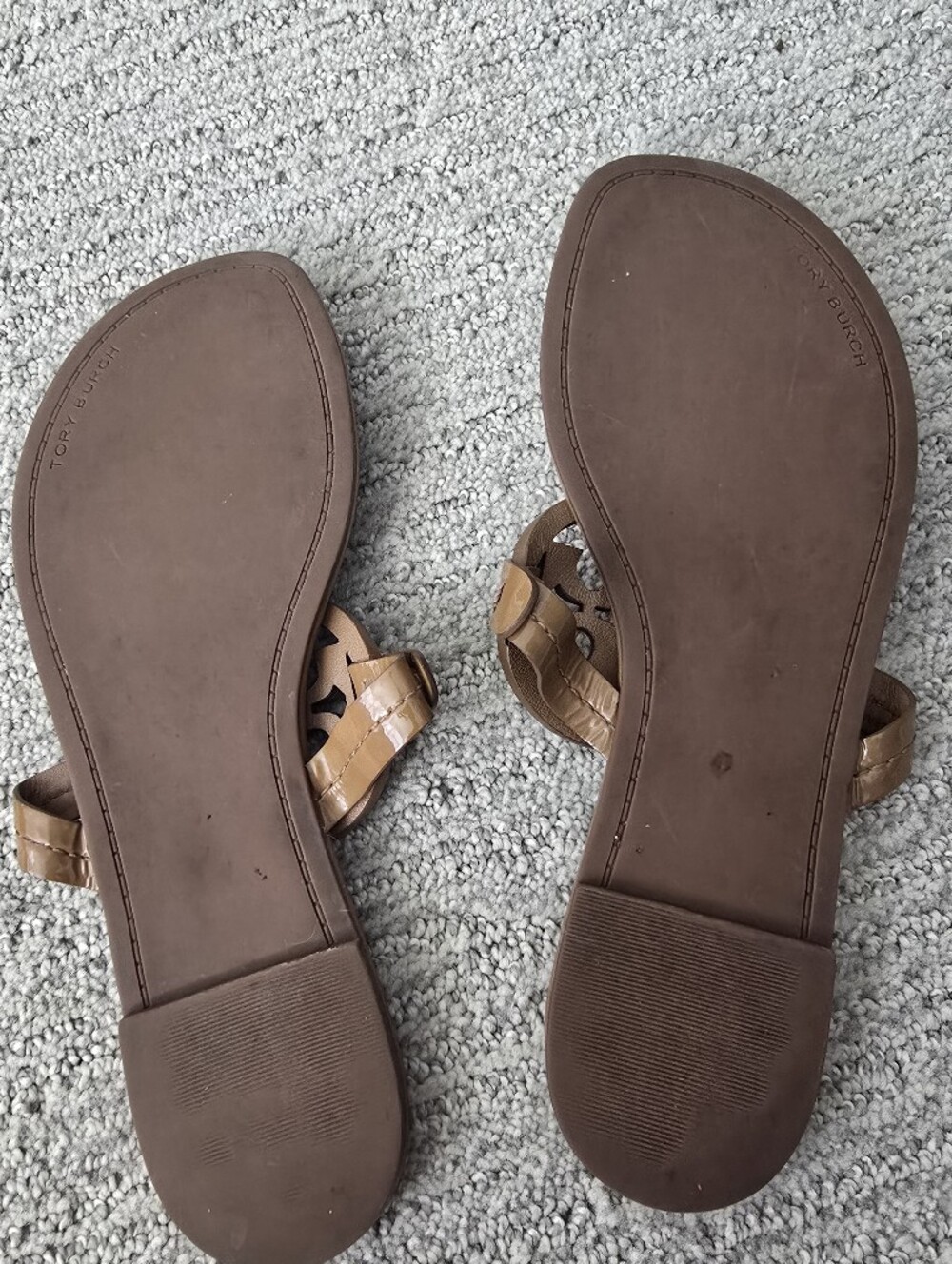 Tory Burch Miller Patent Leather Logo Sandals in Tan Msrp $200 - Picture 4 of 9
